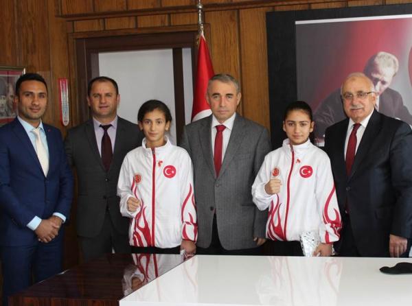 Avrupa Şampiyonlarımız Körfe Kaymakamı Dr.Hasan Hüseyin CAN´ı Makamında Ziyaret Ettiler. 